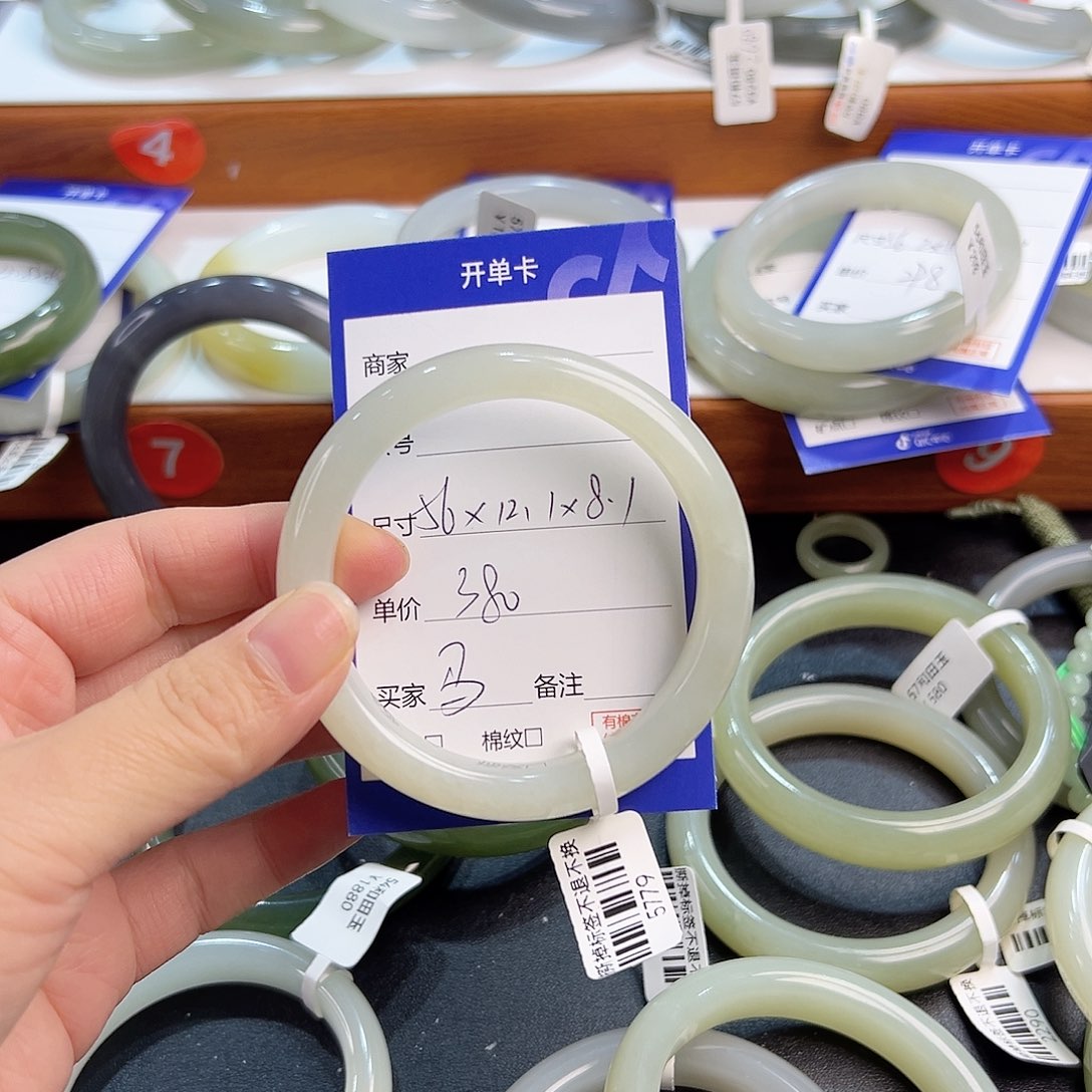 未镶嵌手镯和田玉马****）