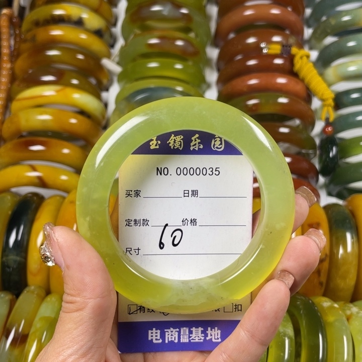 蛇纹石玉手镯未镶嵌