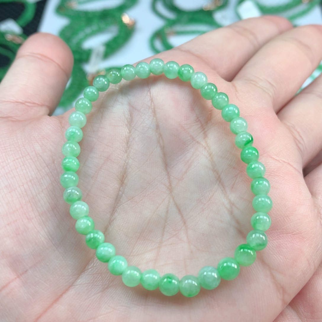 翡翠手链未镶嵌翡翠