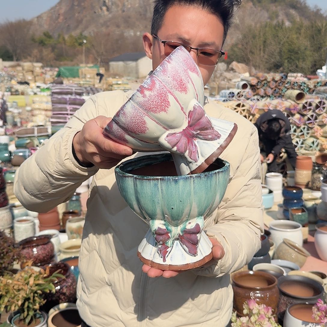 紫砂花盆口18高17（两个莲花蝴蝶结