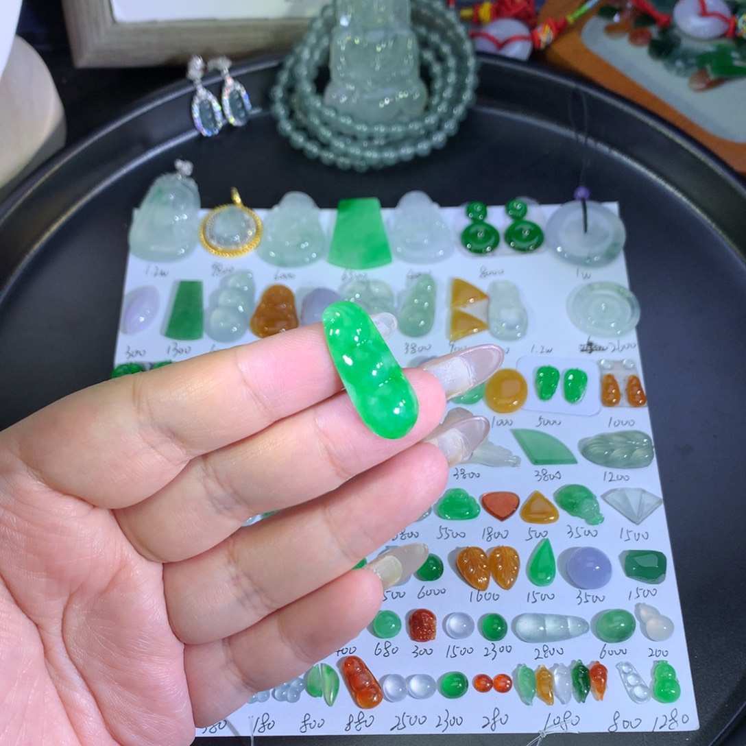 翡翠未镶嵌吊坠(不含链)绿豆