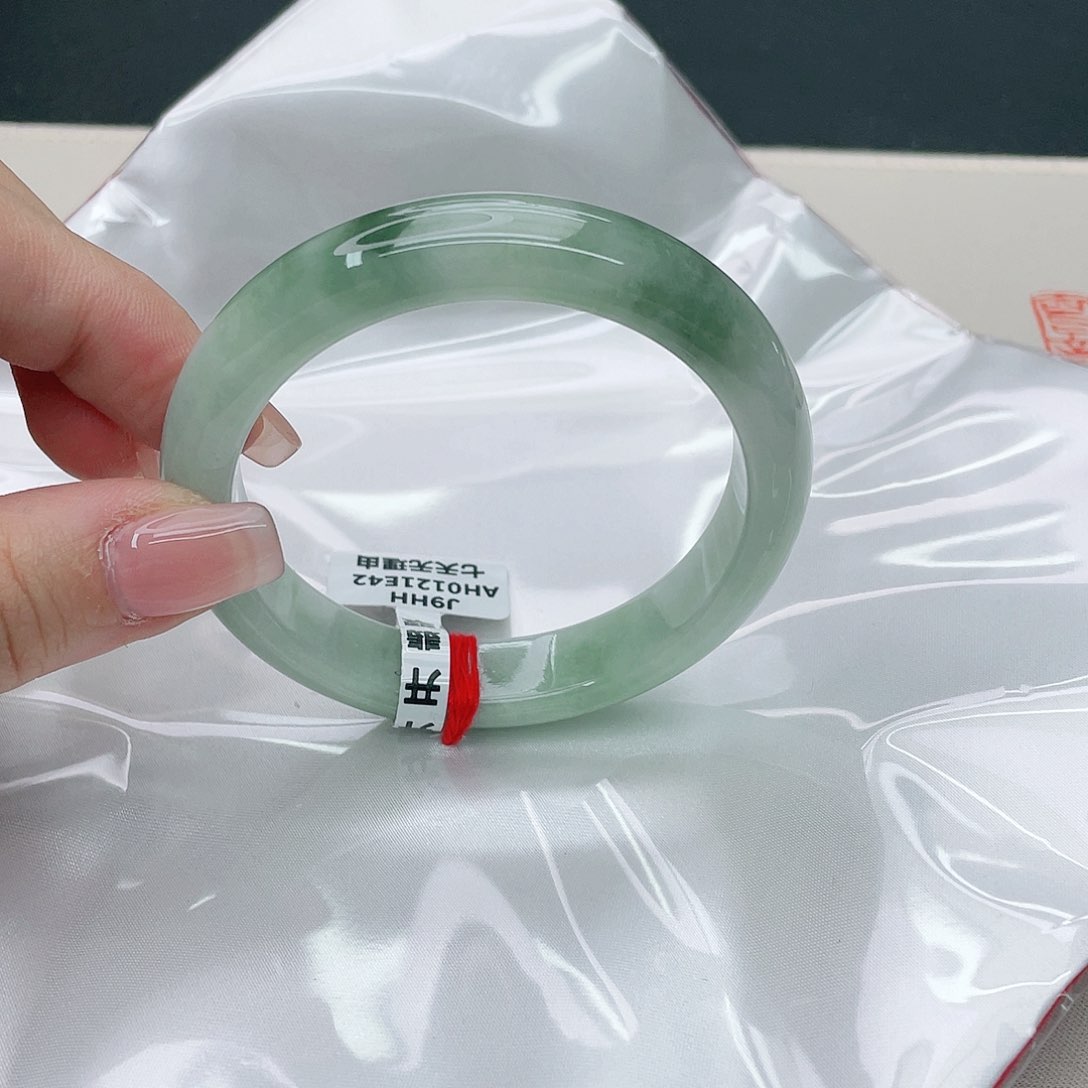 翡翠手镯未镶嵌正58