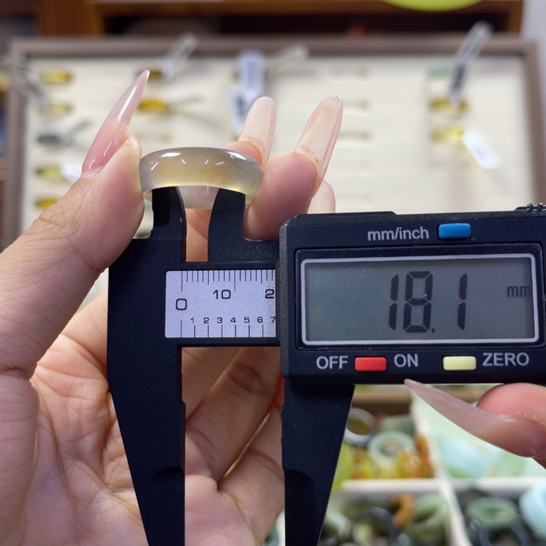 蛇纹石玉未镶嵌手镯169