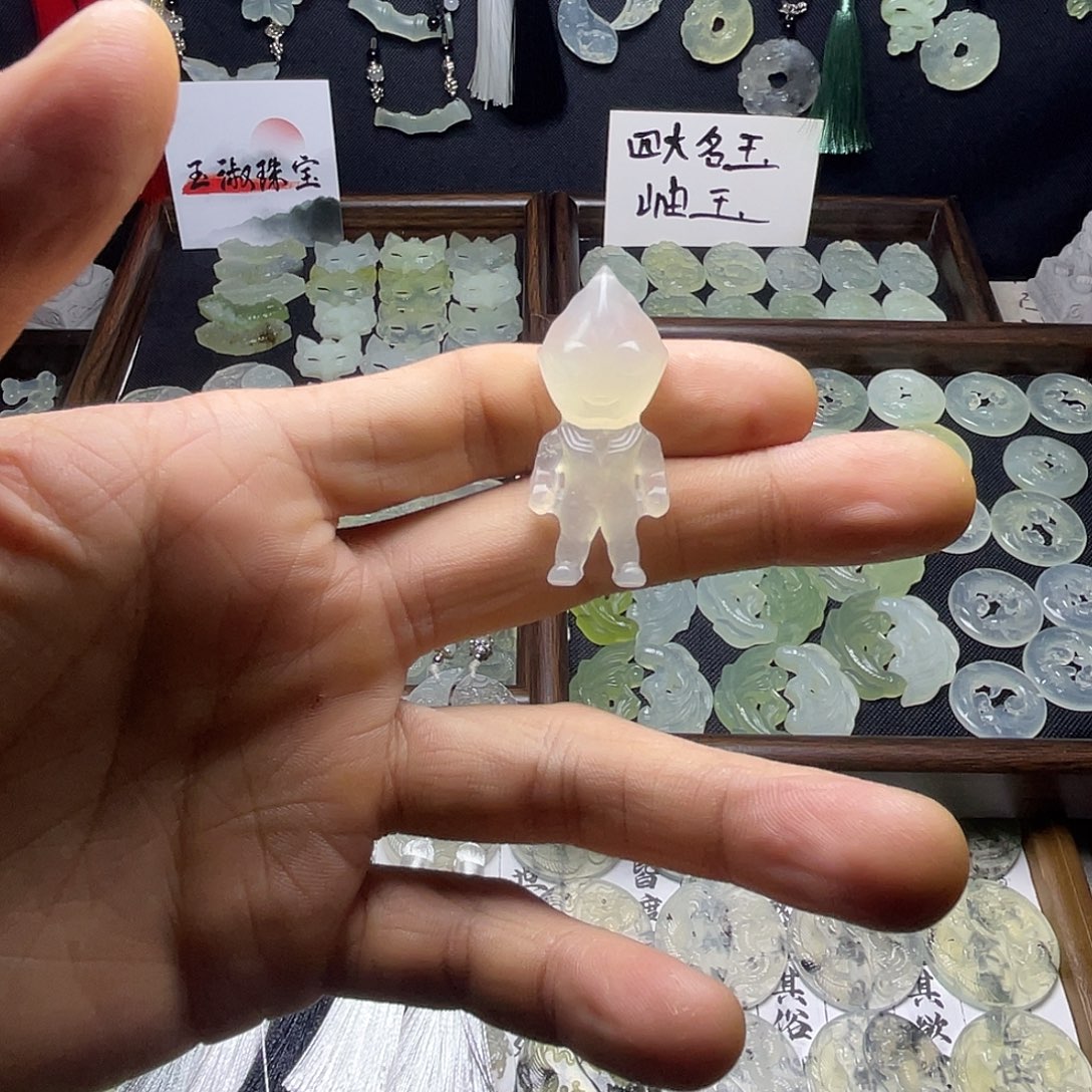 岫玉未镶嵌奥特曼