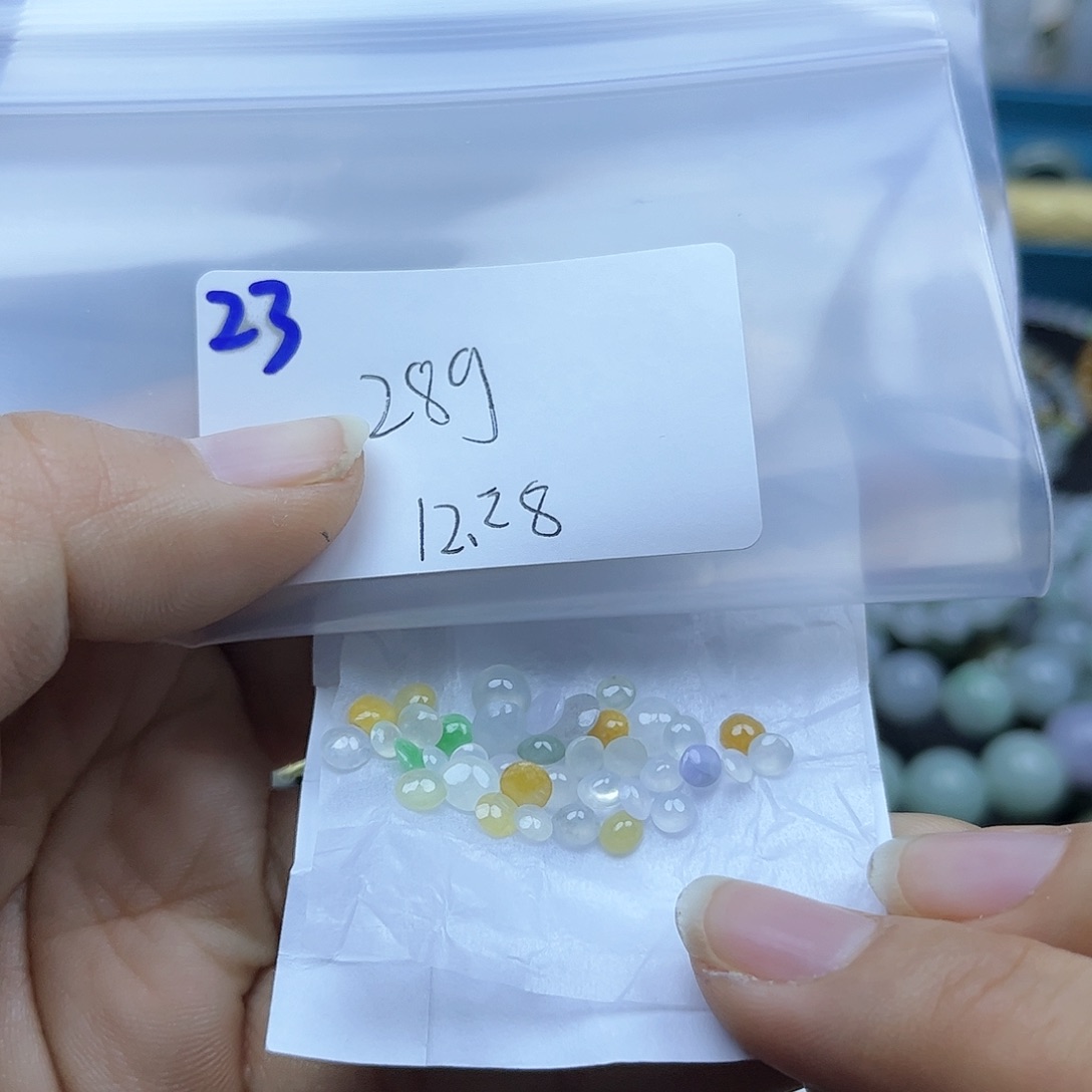 翡翠未镶嵌颈饰不退