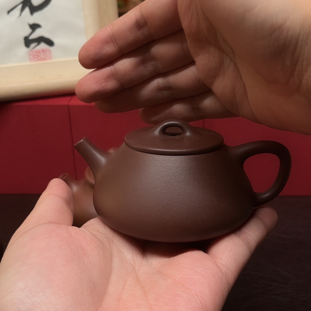 细***听紫砂茶壶青山出品，平盖石瓢壶。