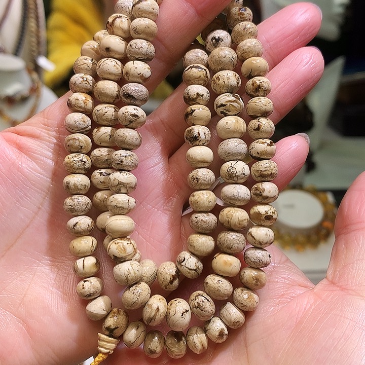 琥珀裸石未镶嵌8m嘎嘎白