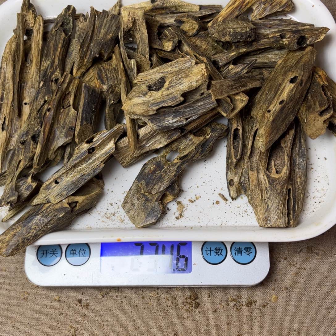 沉香木手把件奇楠234 克。。。。