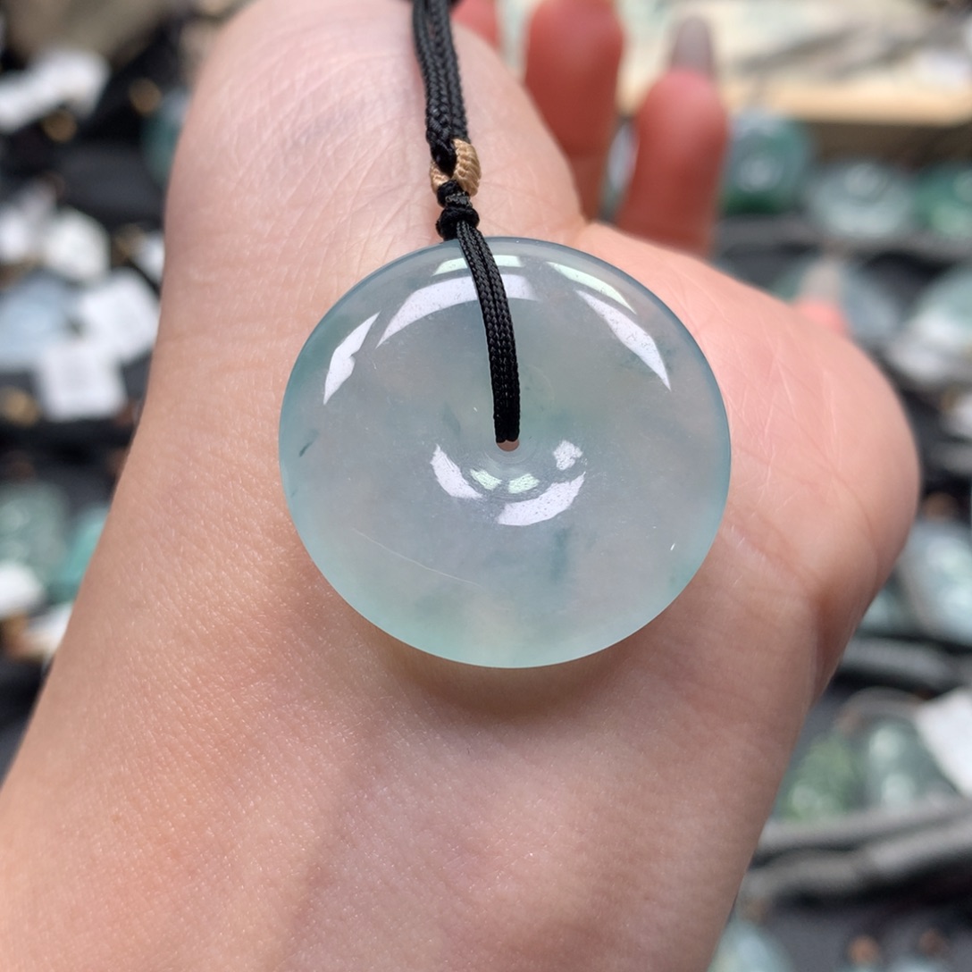 翡翠颈饰未镶嵌扣子