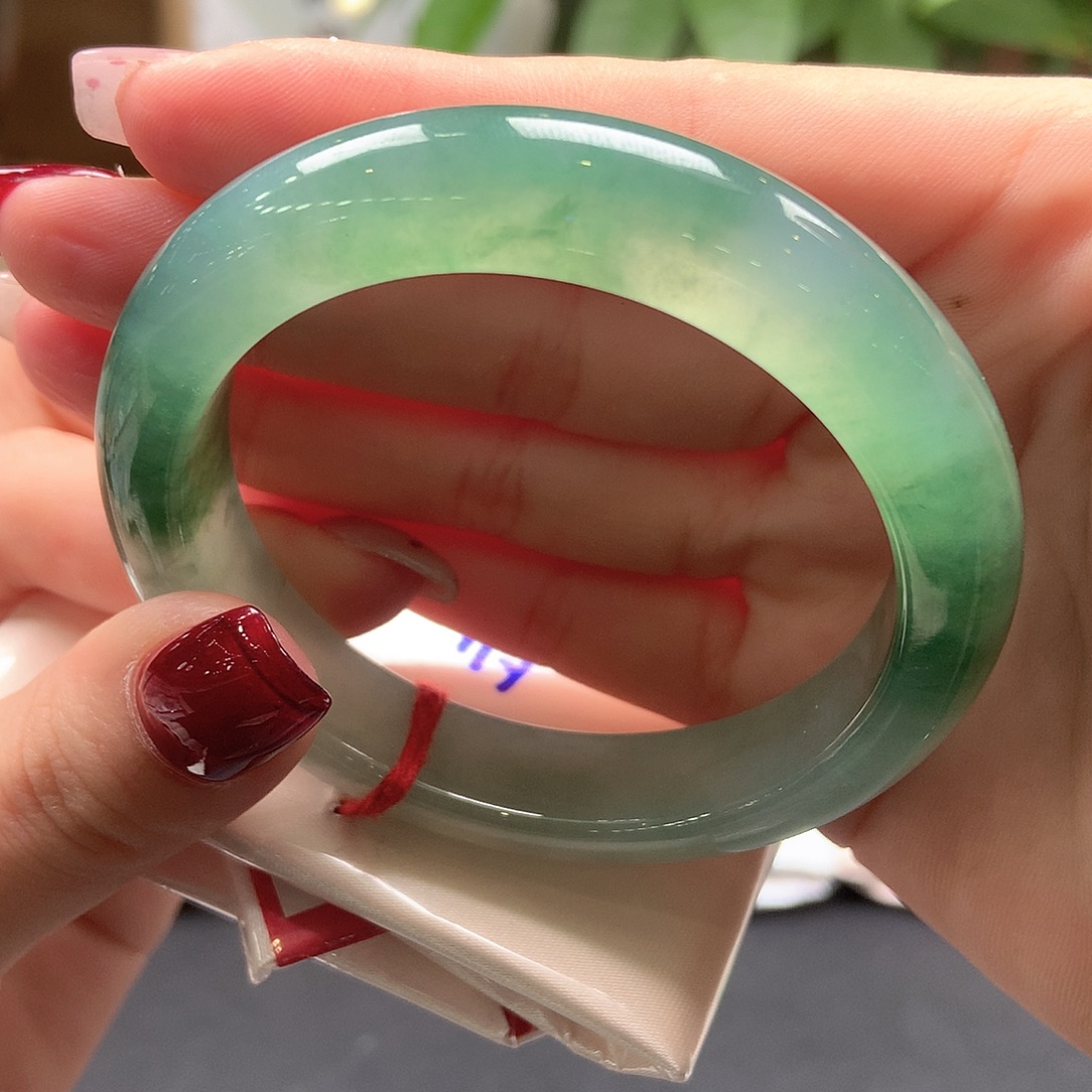 翡翠未镶嵌手镯冰绿半山起光121号