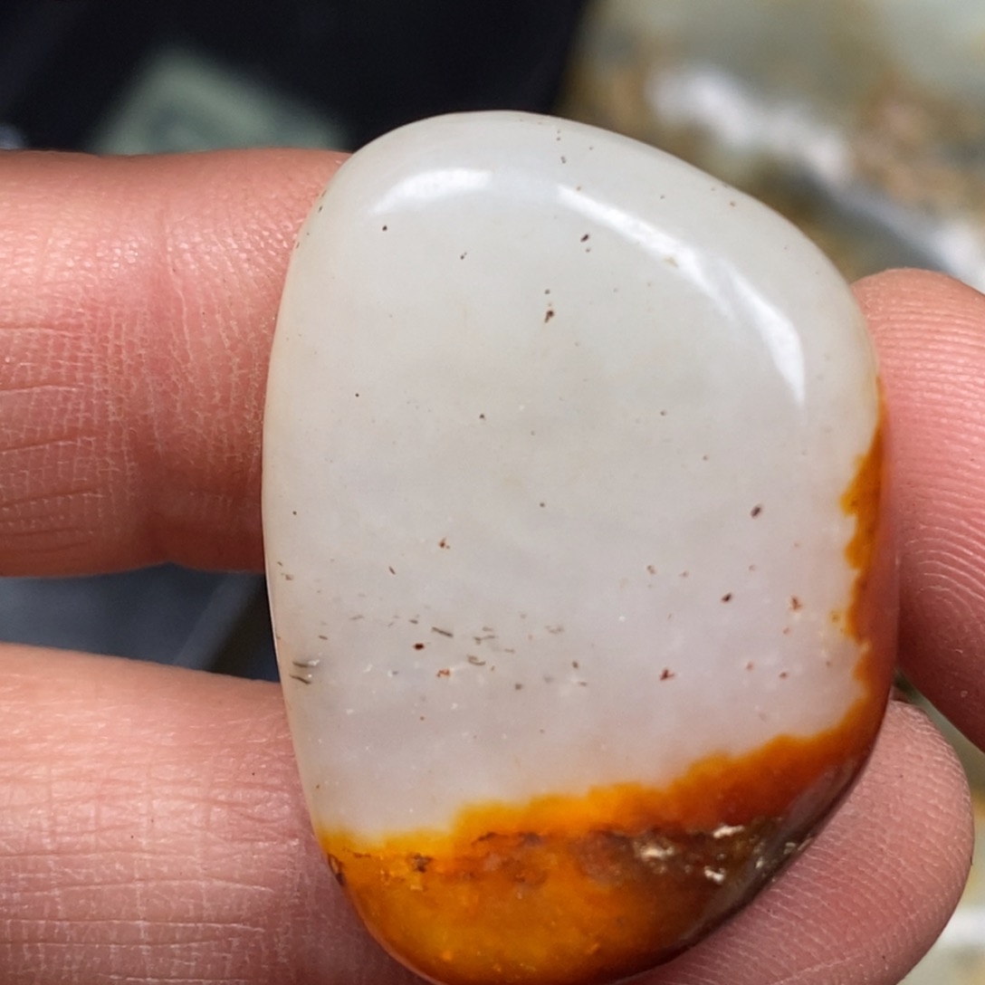 和田玉挂件足铂镶嵌