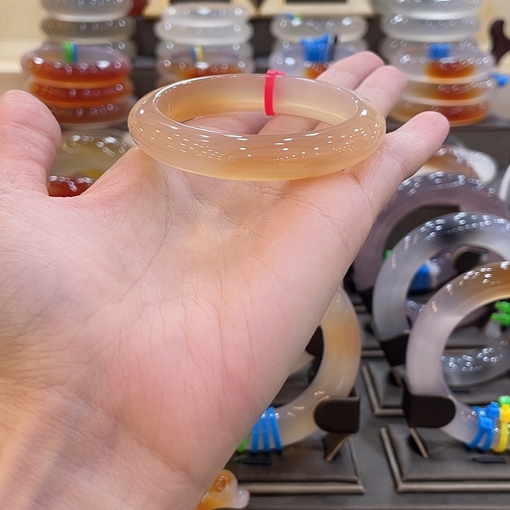 一***士玛瑙/玉髓未镶嵌手镯