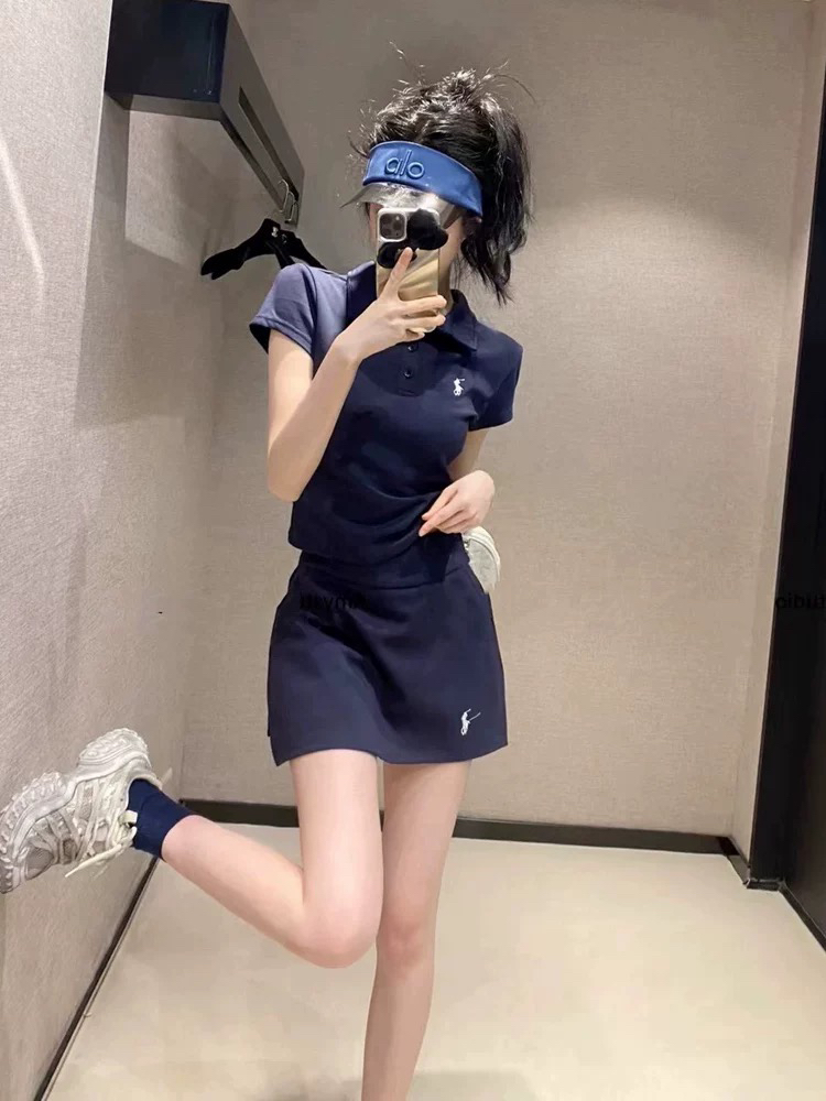 夏季韩版休闲时尚刺绣小马短袖上衣搭配高腰短裙套装