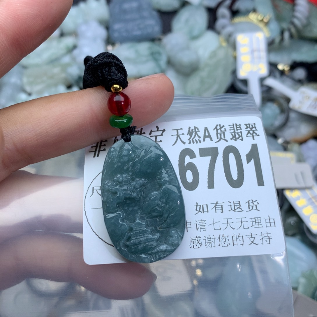 翡翠颈饰未镶嵌6701。