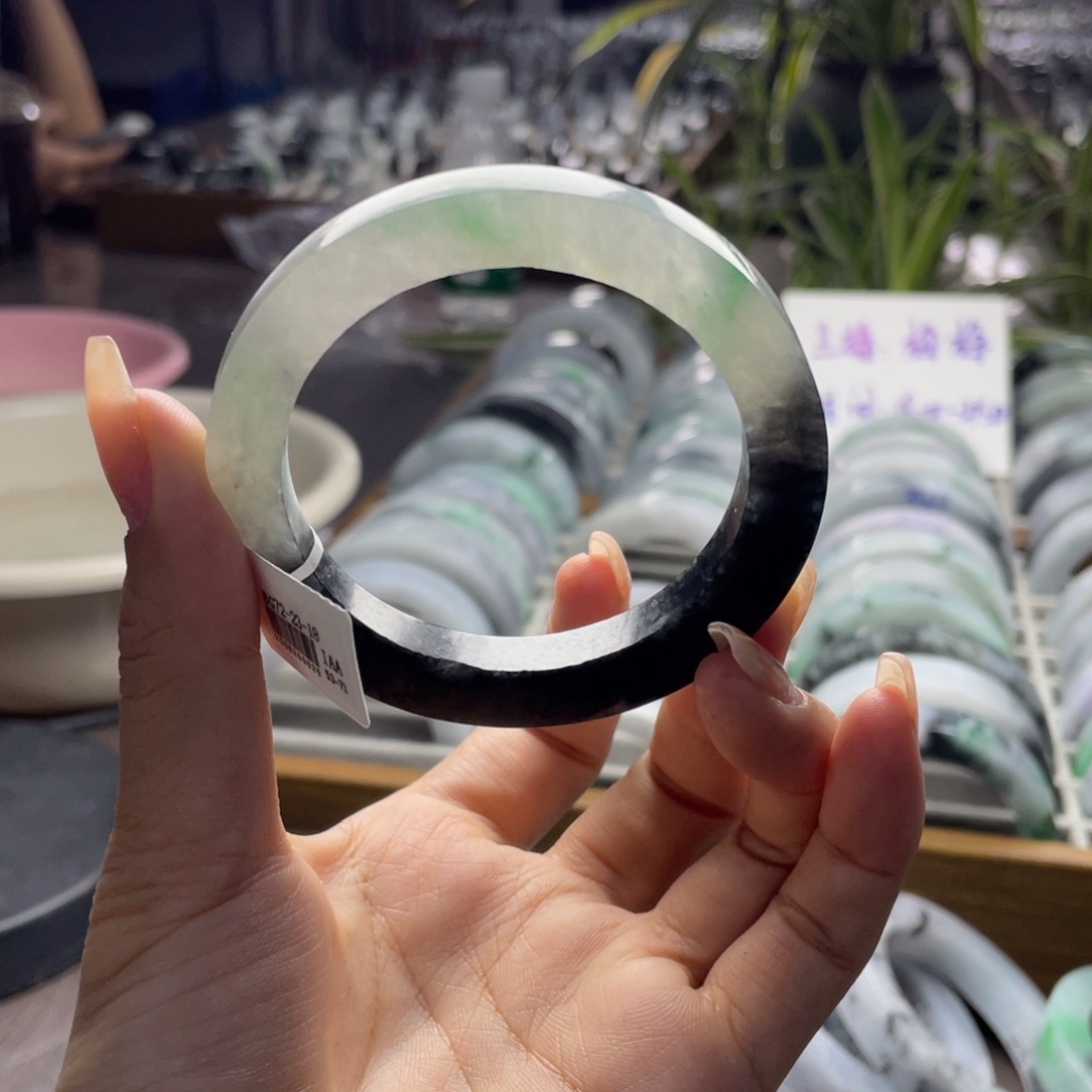 未镶嵌翡翠手镯定制翡翠