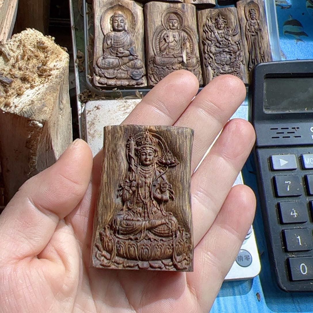 沉香吊坠白棋虚空12.6克