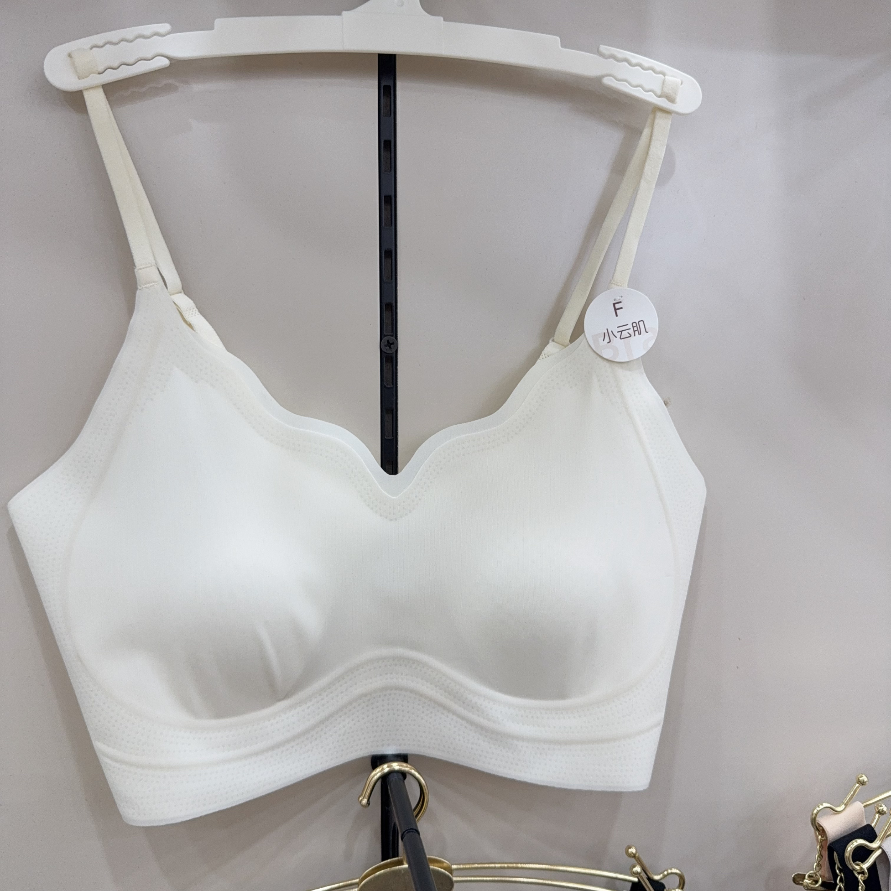 奢丝物语1366薄款透气清爽女士无痕兔耳杯光面美背