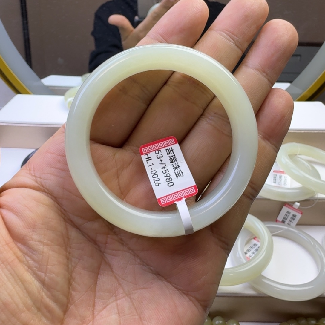 和田玉未镶嵌手镯