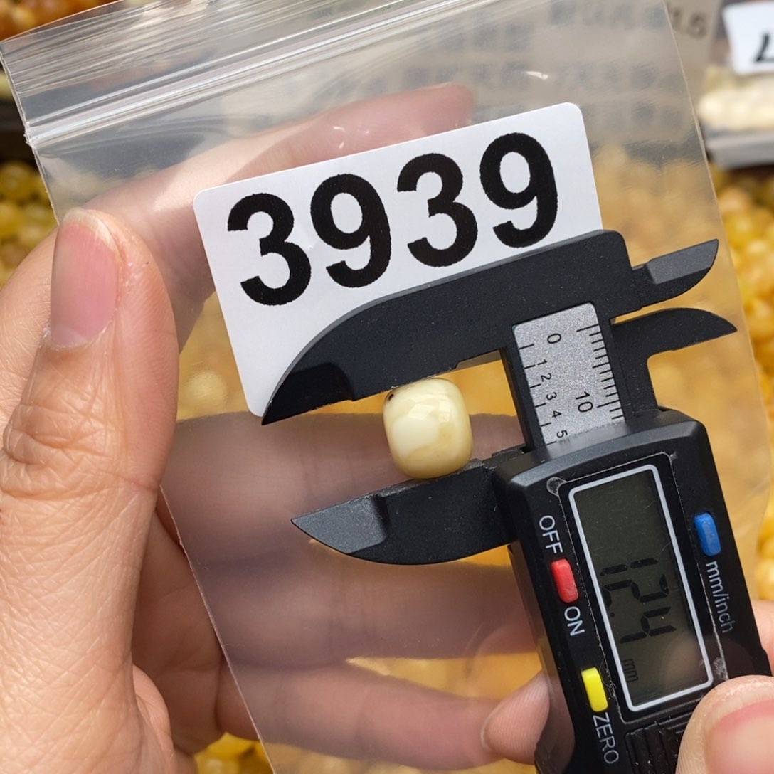 蜜蜡珠宝奇石未镶嵌