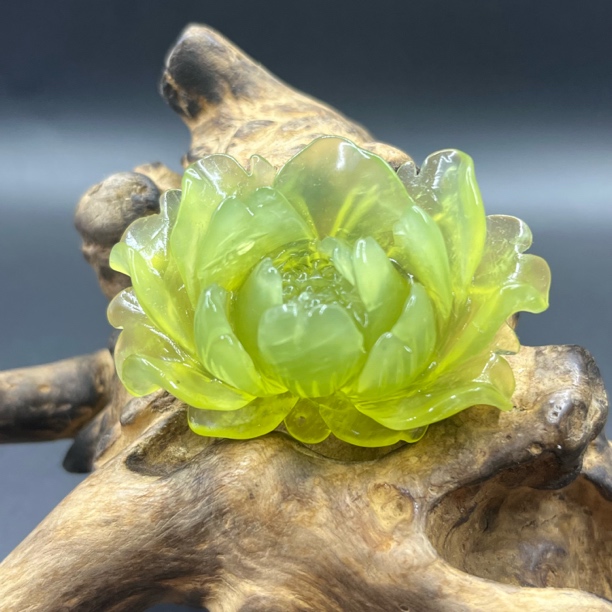 纯天然岫玉牡丹花吊坠