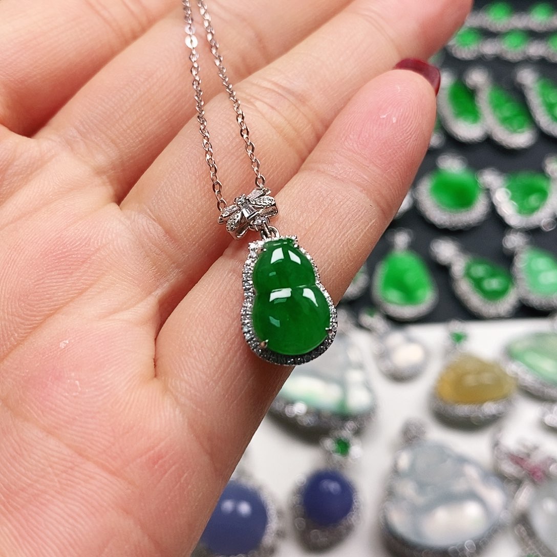 翡翠颈饰18K金镶嵌天然缅甸翡翠A货