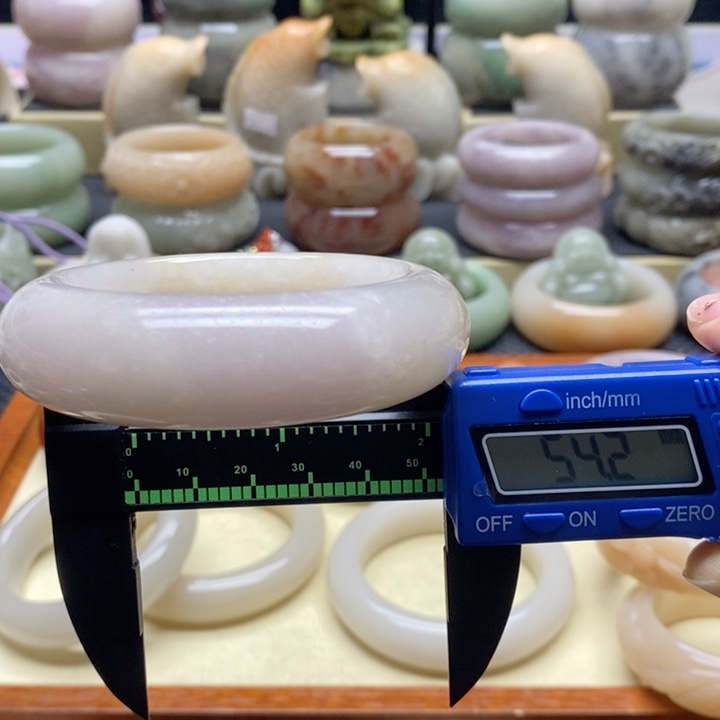 石英岩玉手镯未镶嵌