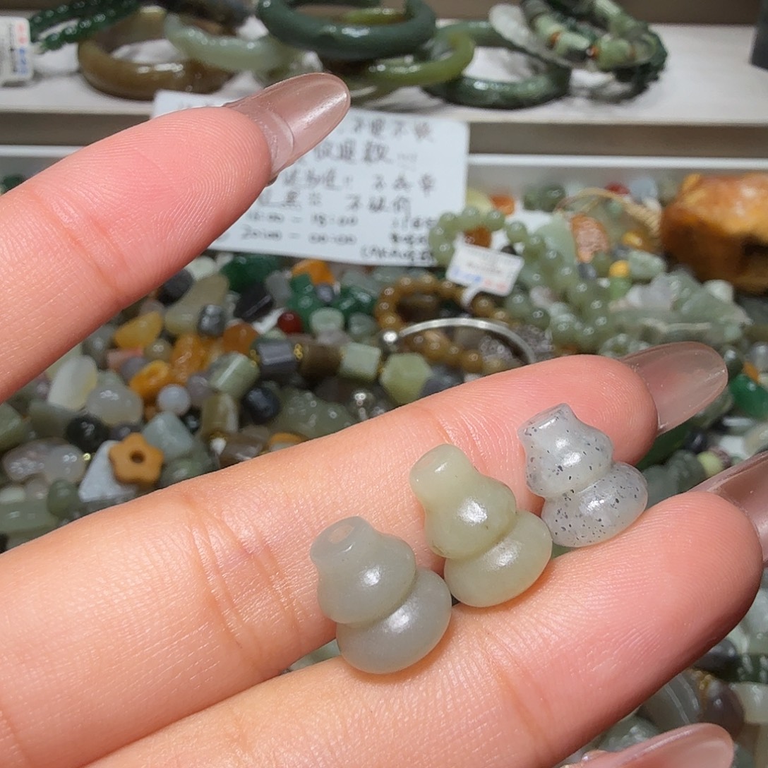 N****和田玉未镶嵌珠宝奇石