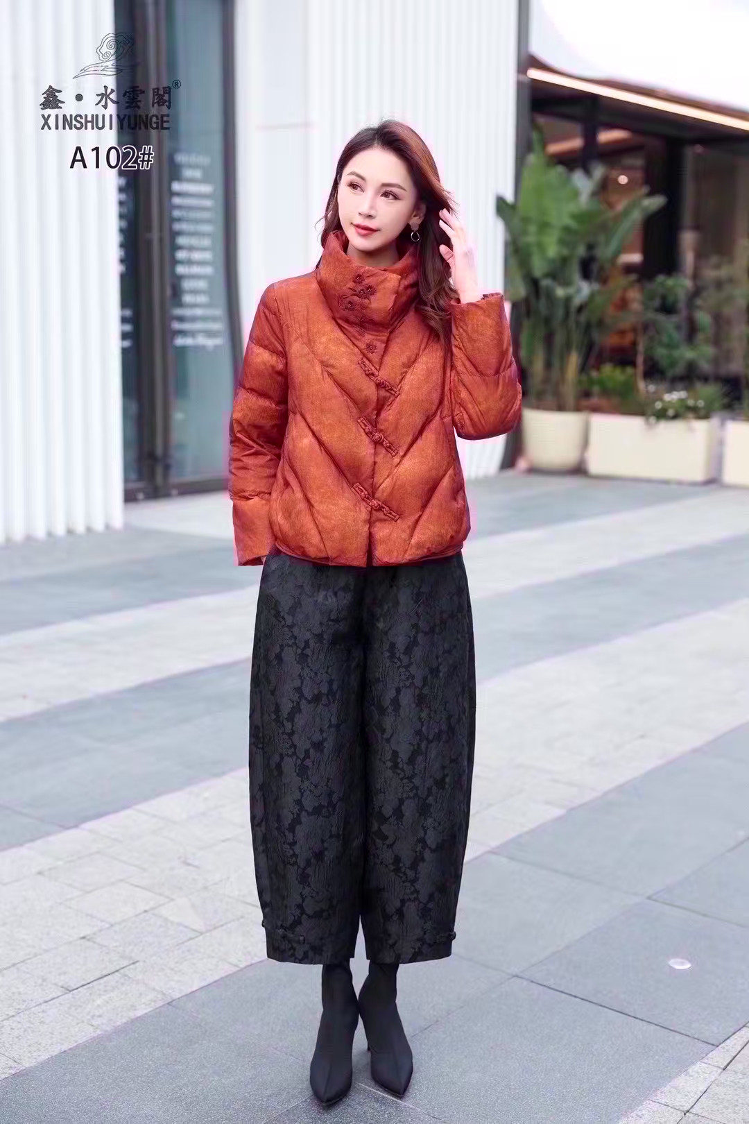 阳阳家2025冬季新款国风刺绣白鸭绒羽绒服短款