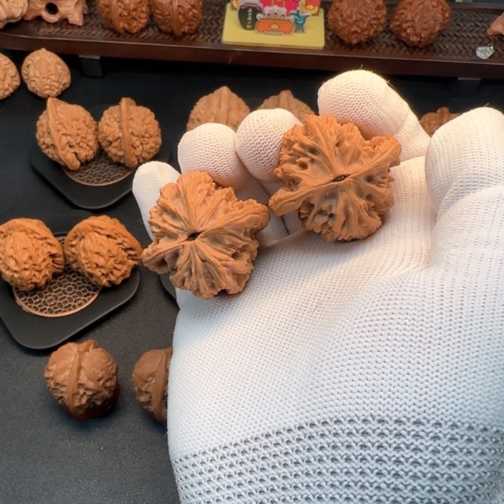 文玩核桃吊坠麦穗虎头