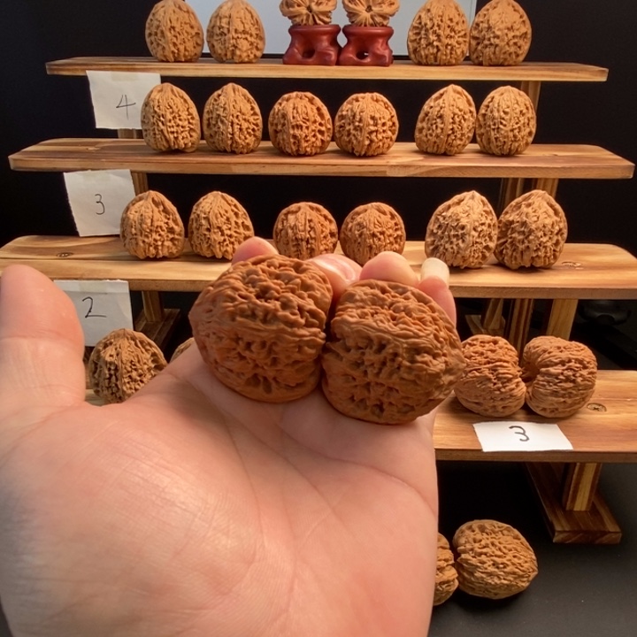 X***。桃核把件南疆石尺寸37