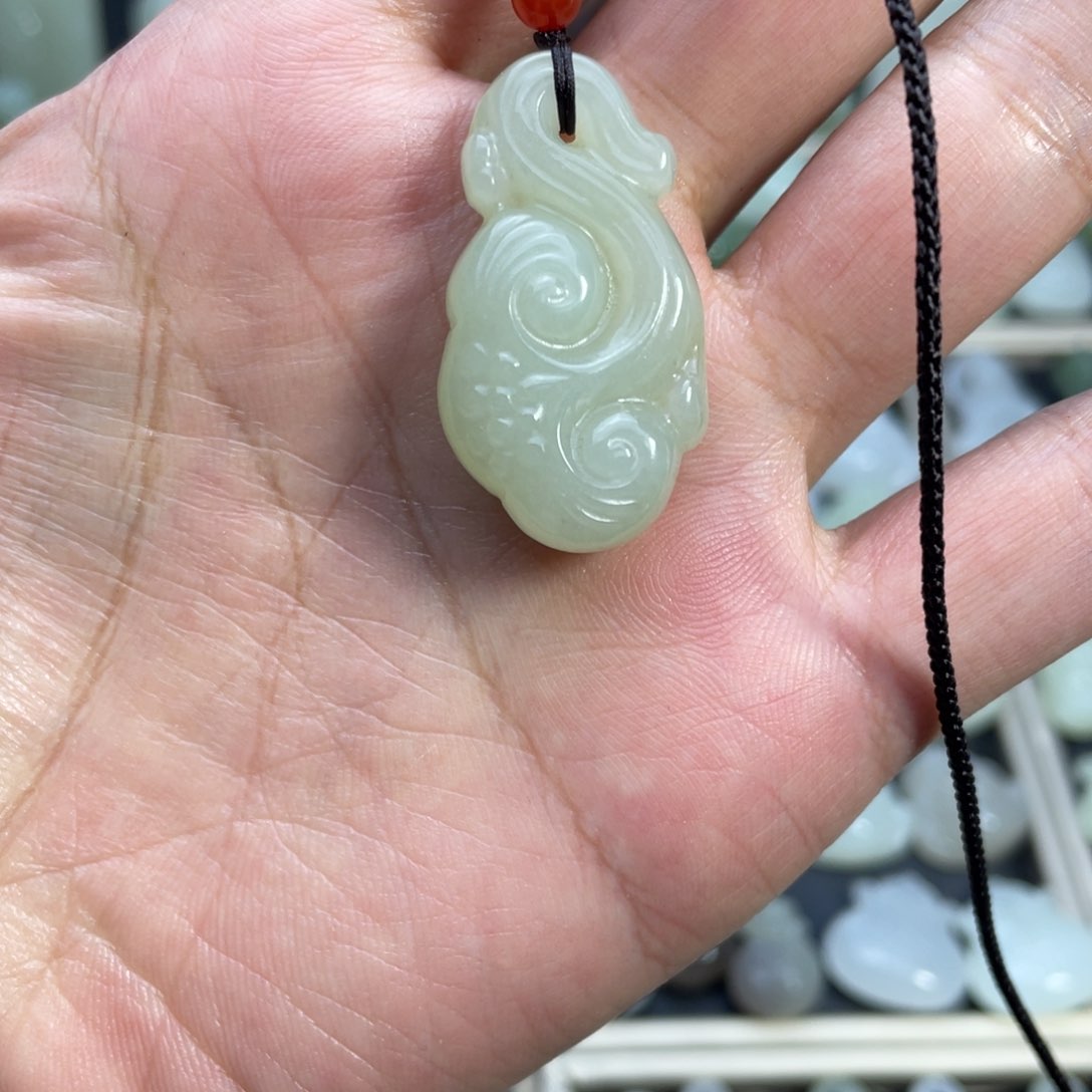 和田玉颈饰未镶嵌灵芝如意