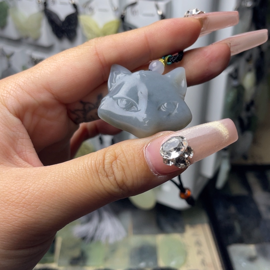 岫玉颈饰未镶嵌狐狸