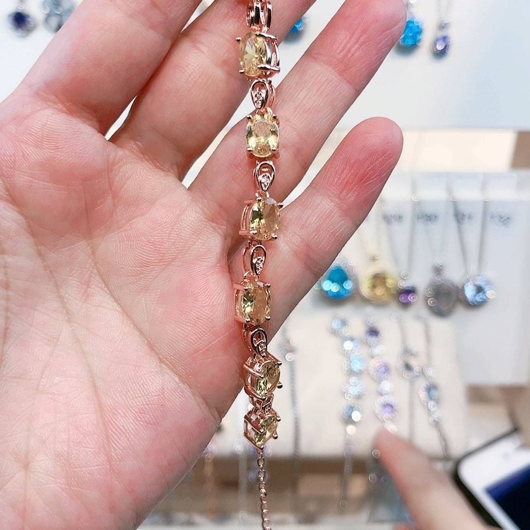 琑****手链银S925镶嵌黄晶