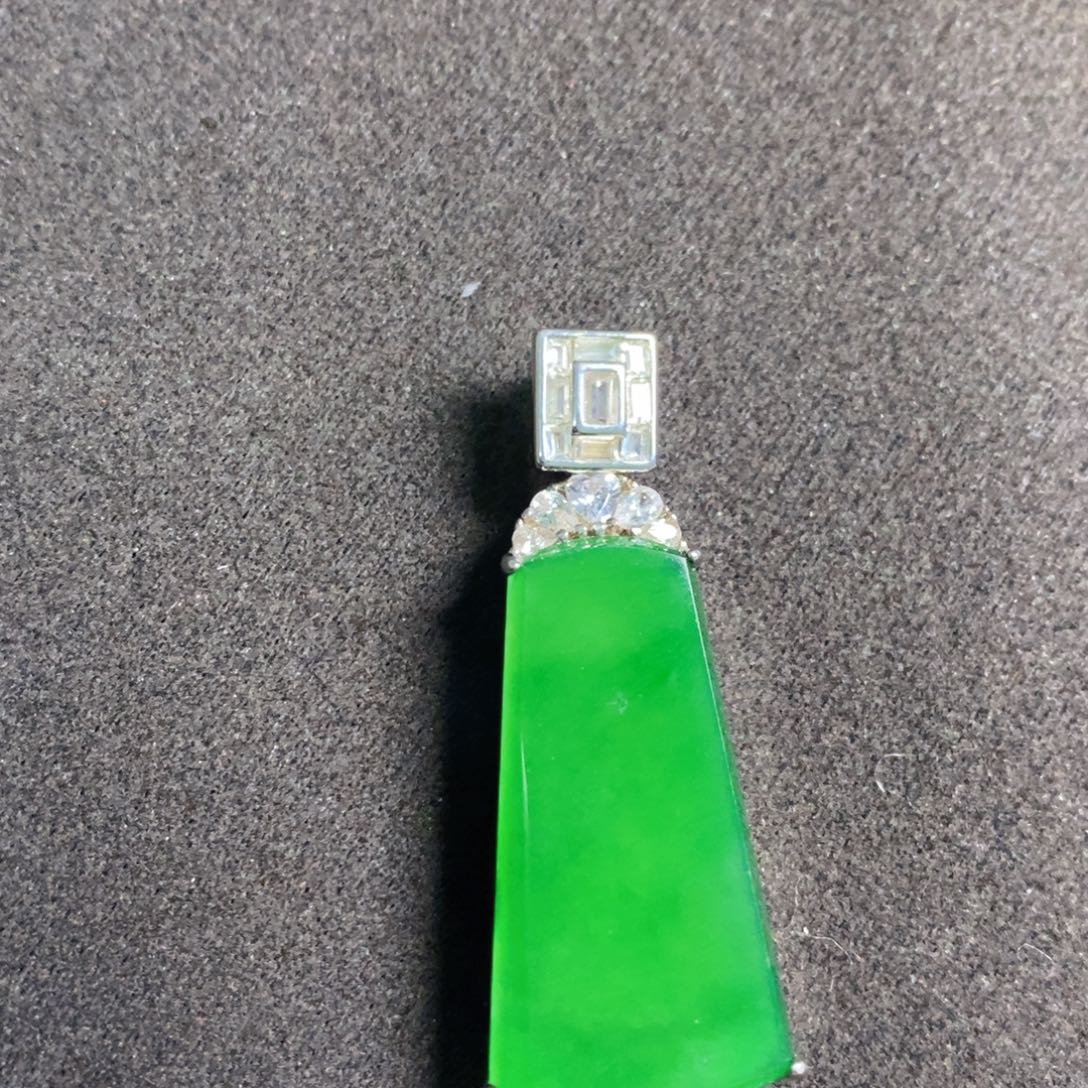 翡翠未镶嵌吊坠(赠链)天然