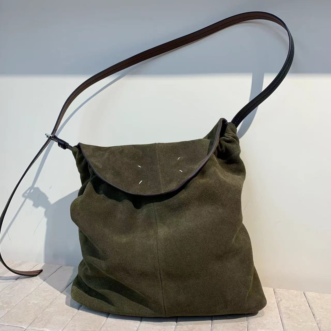 【南油实体店见主页】25Ss冬季新品抽绳斜挎皮包251121