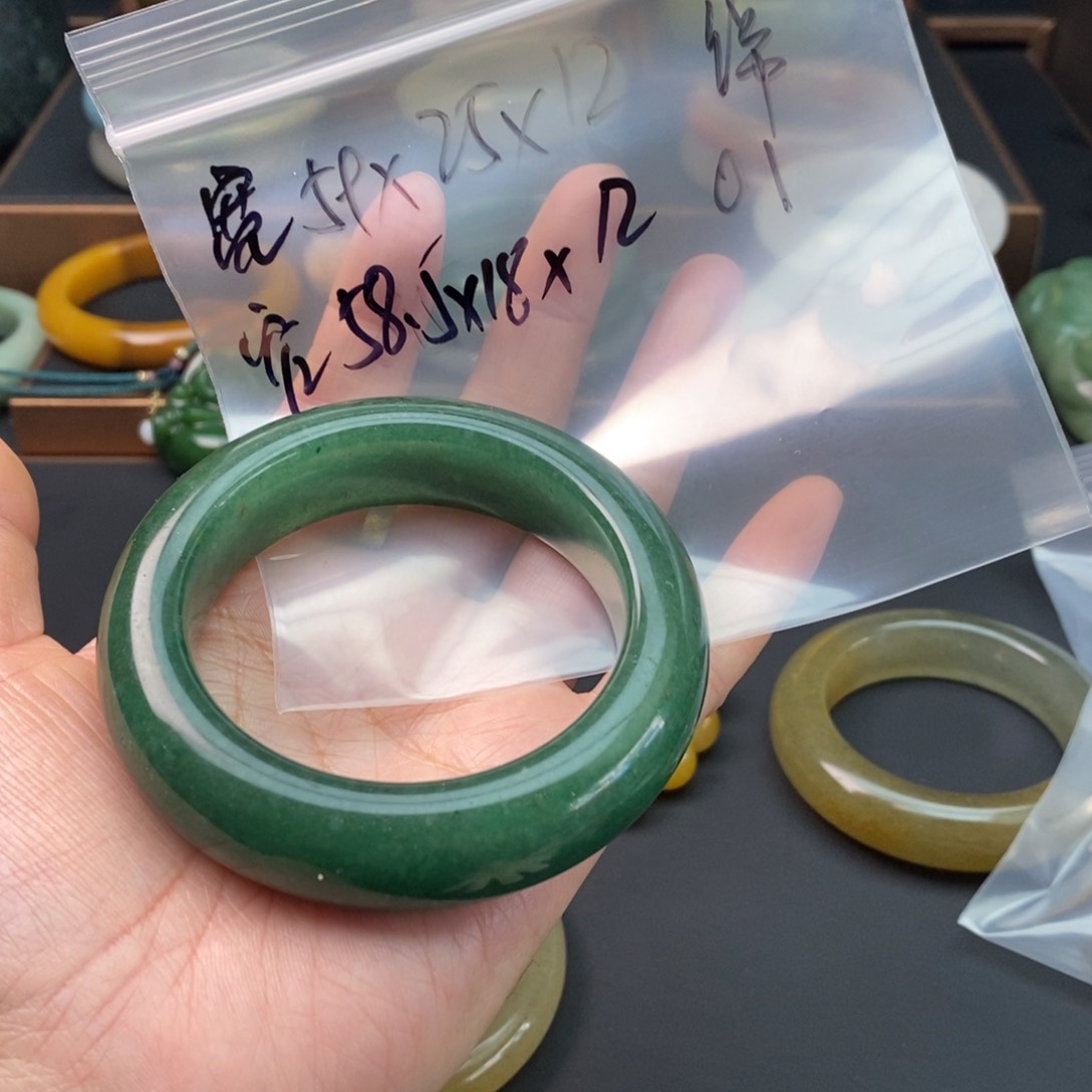 石英质玉手镯未镶嵌绵*