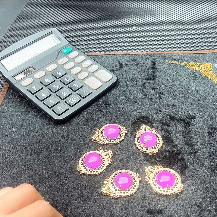 翡翠颈饰未镶嵌啊啊