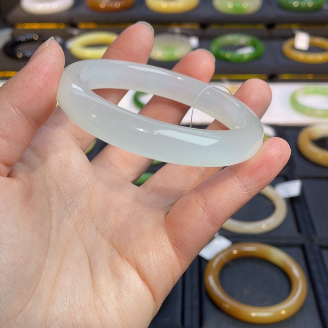 和田玉手镯未镶嵌高冰白玉手镯57