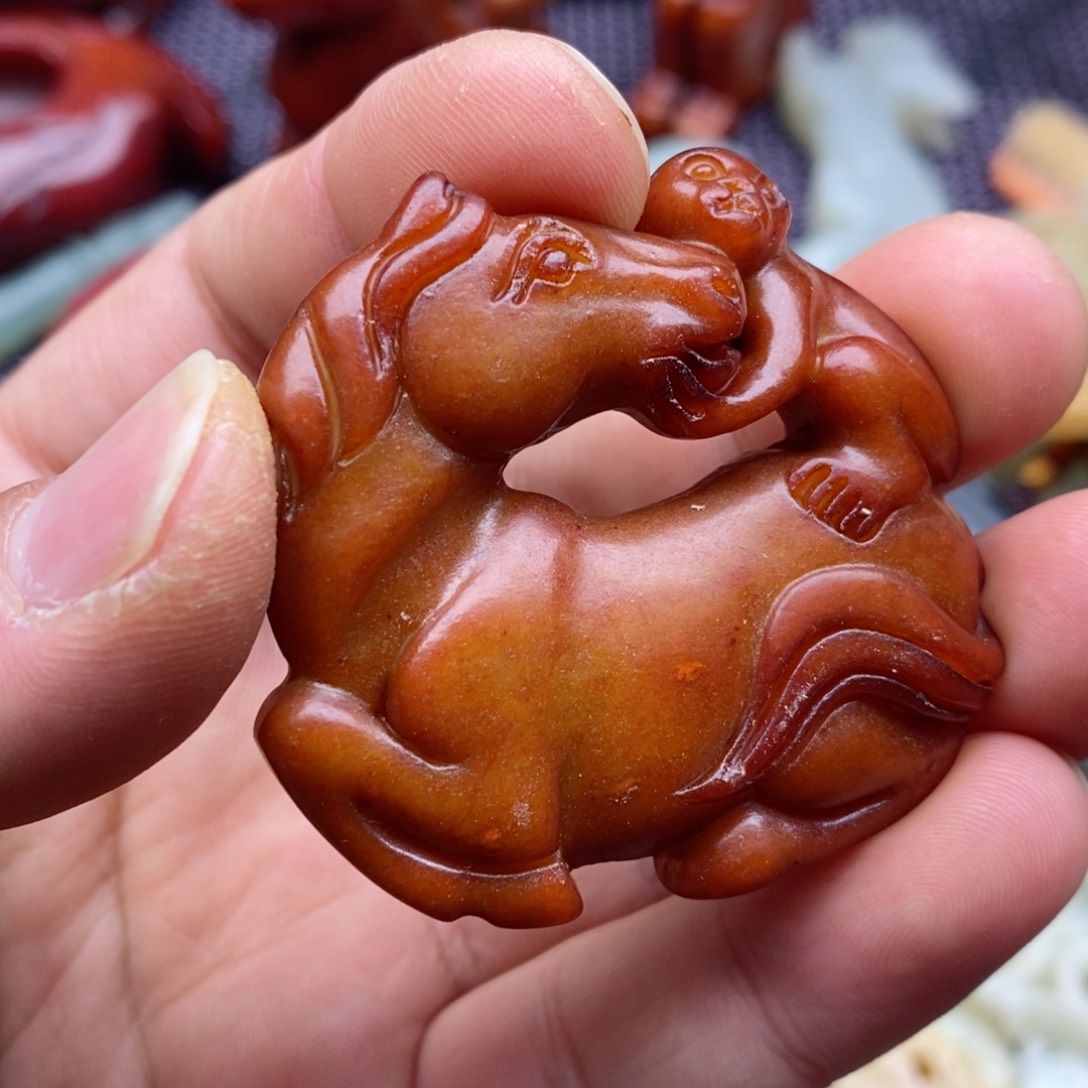 蛇纹石玉颈饰未镶嵌