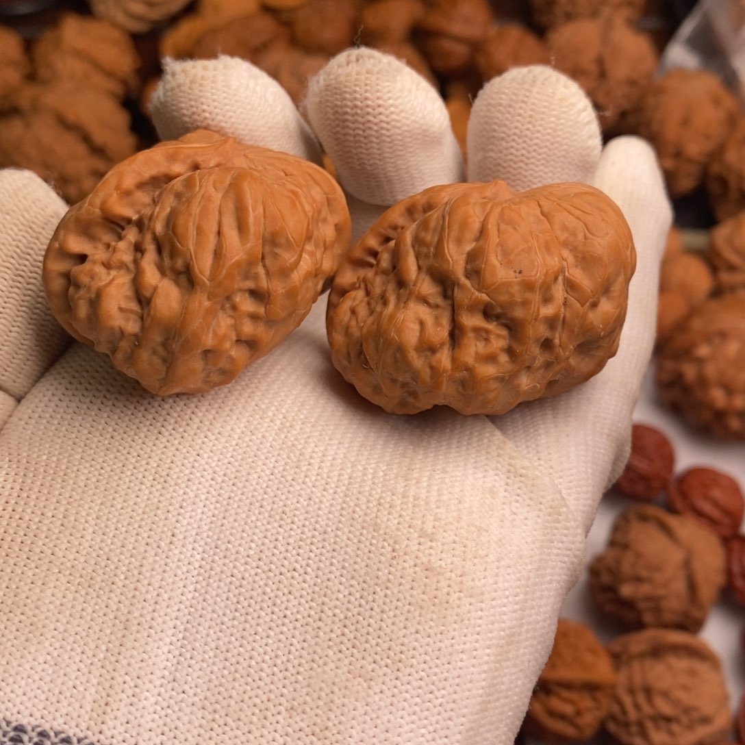 文玩核桃吊坠一根筋