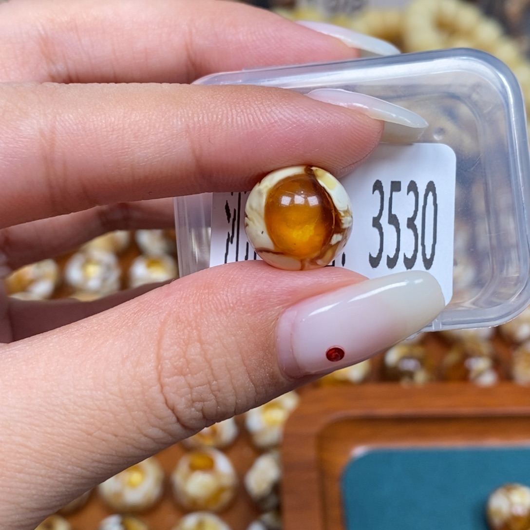 蜜蜡未镶嵌珠宝奇石3530