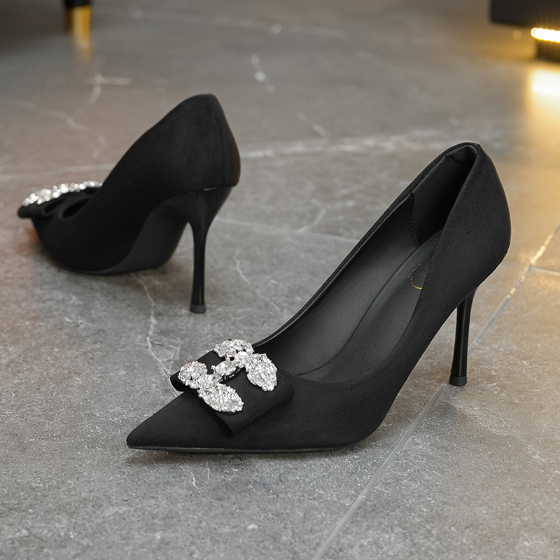 2025新款黑色水钻性感细跟绒面尖头气质设计感高跟鞋推荐