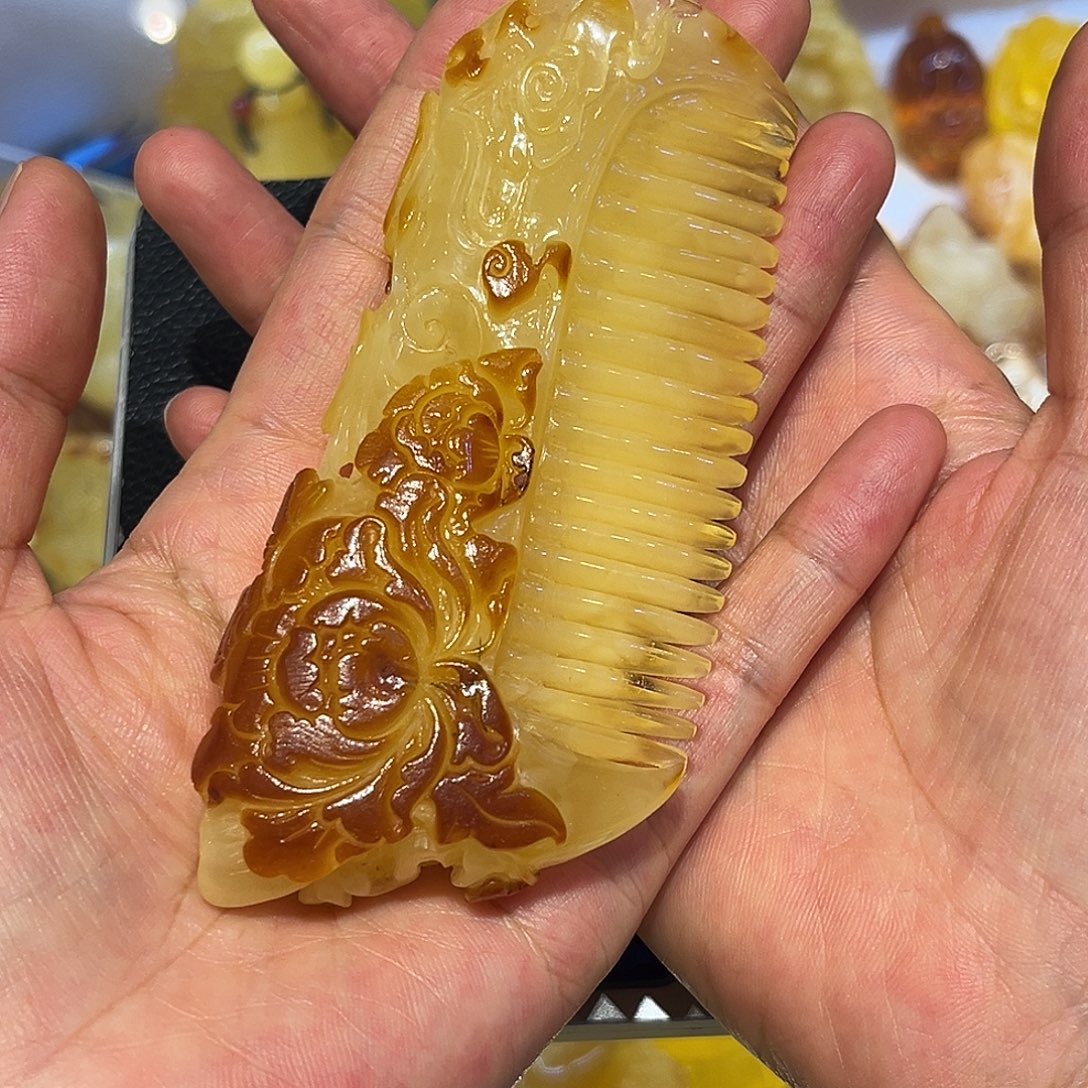 未镶嵌颈饰琥珀梳子