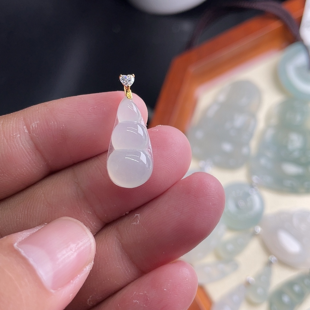 翡翠18K金镶嵌颈饰665888888888