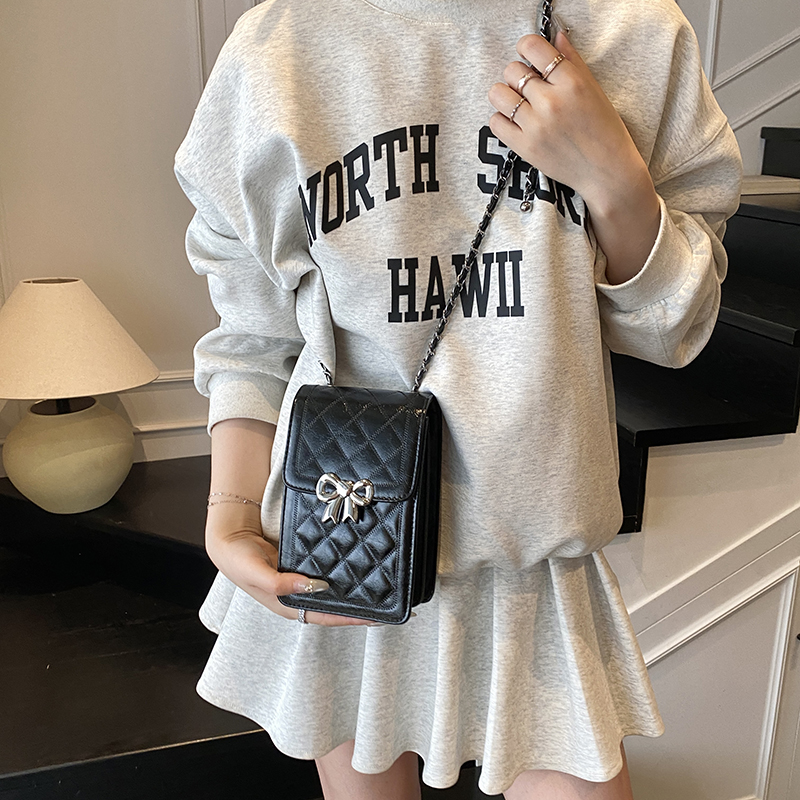高级感洋气小包包女2026新款时尚蝴蝶结菱格手机包百搭链条斜挎包