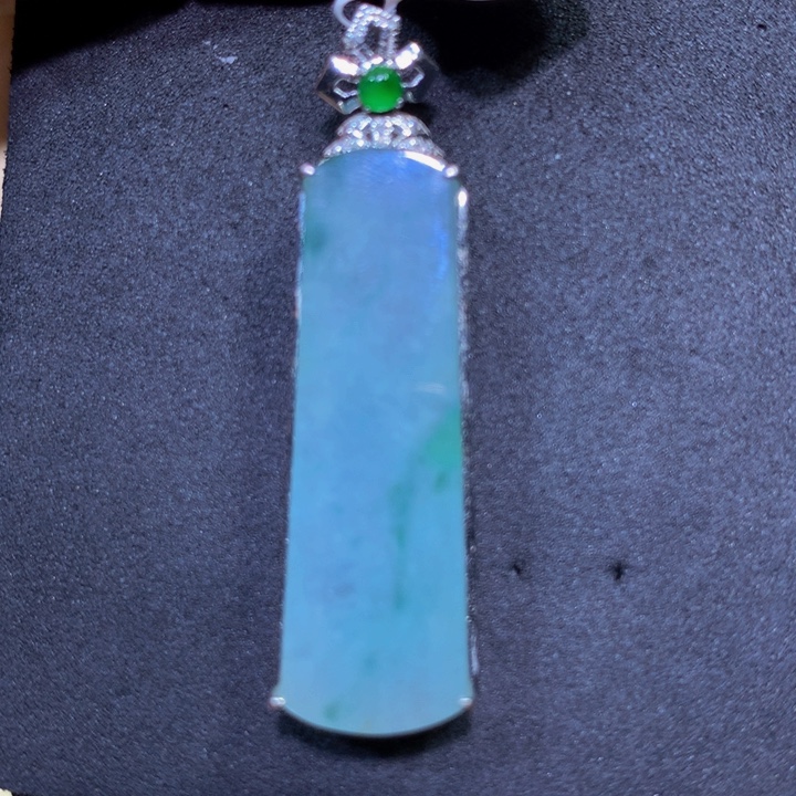 翡翠18K金镶嵌颈饰翡翠