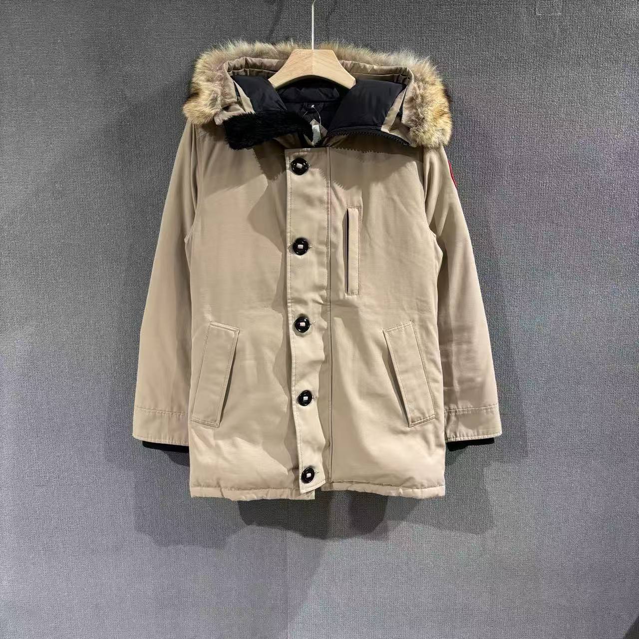 99新 CANADA GOOSE (pm)卡其色羽绒服外套 s码/2709