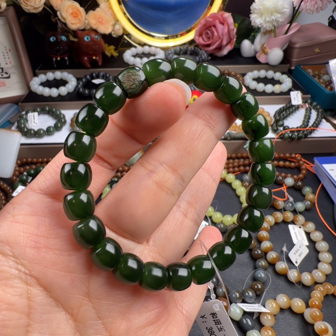 和田玉手链未镶嵌带皮菠菜绿老熟料