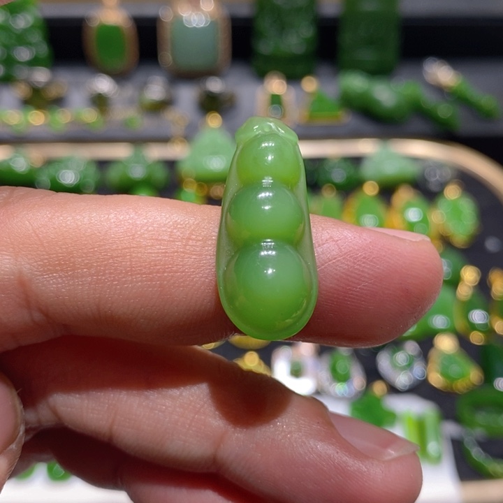 和田玉（碧玉）颈饰未镶嵌暖***抱