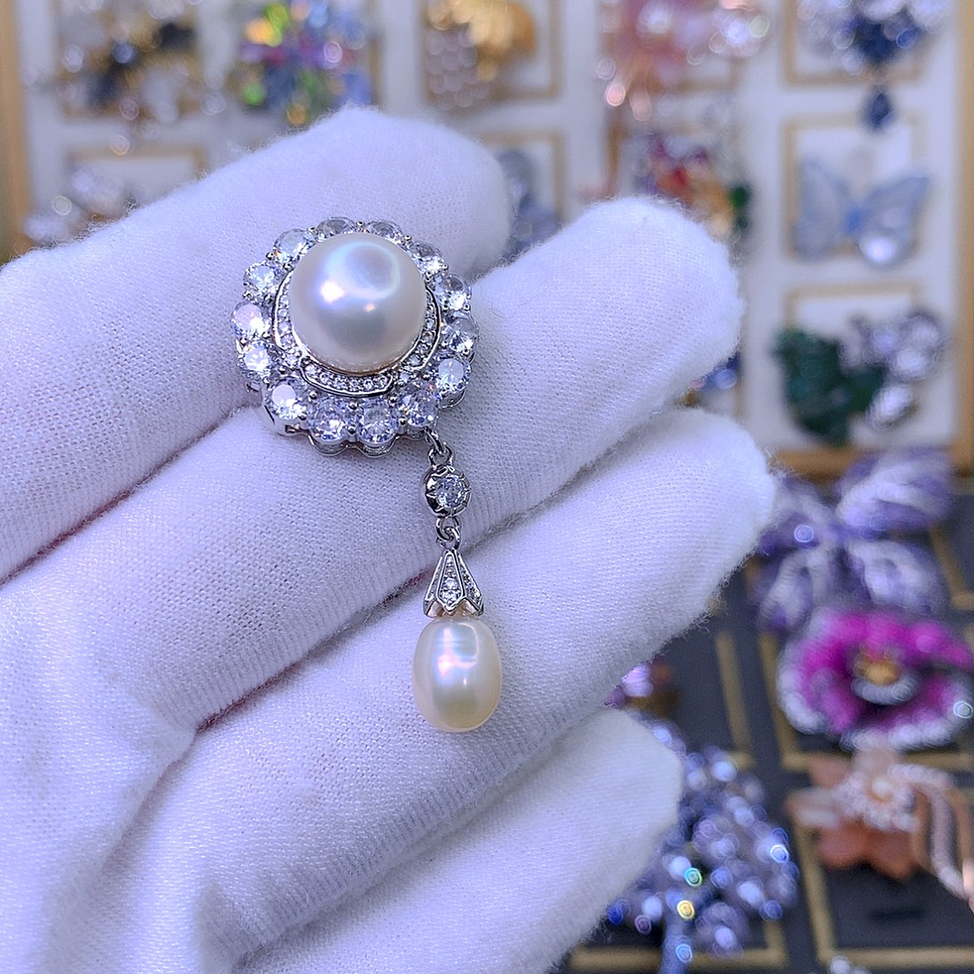 仿水晶铜胸针胸花